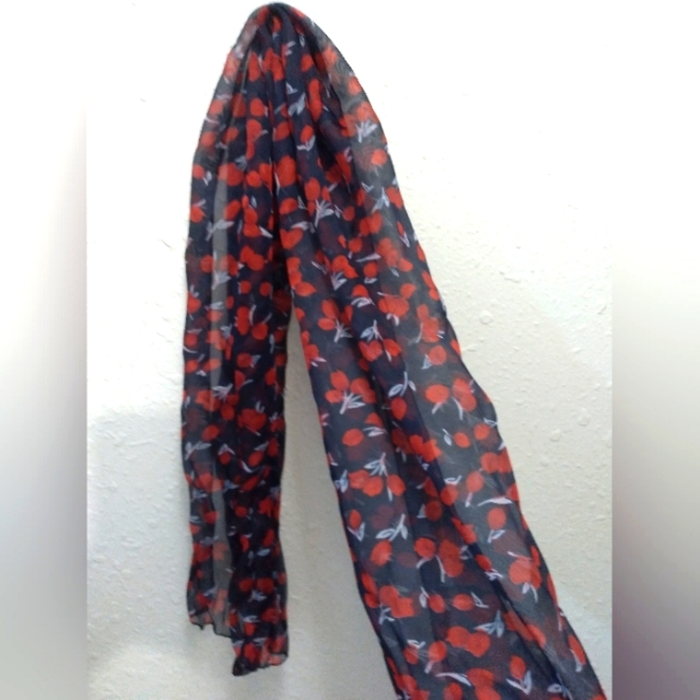 Must bundle! Ladies scarf